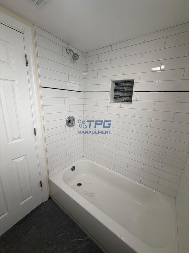 Building Photo - 134 Dewey St