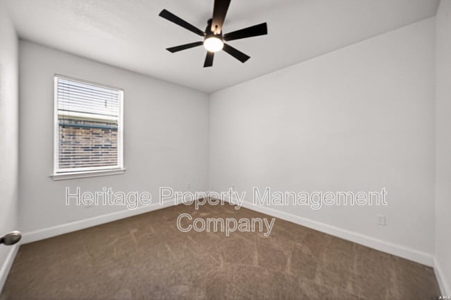 Building Photo - 7915 Cenote Dr