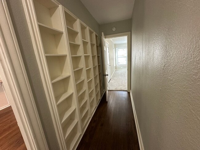 Building Photo - 514 E Charnwood St