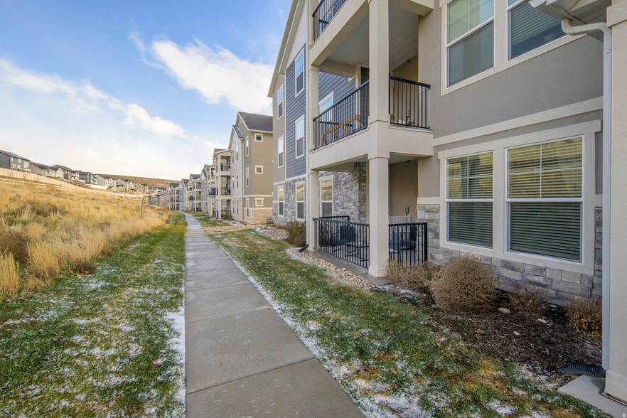 Building Photo - 1838 W Eaglewood Dr