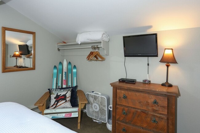 Building Photo - Move in Special! Keystone 2 bed/2bath! Plu...