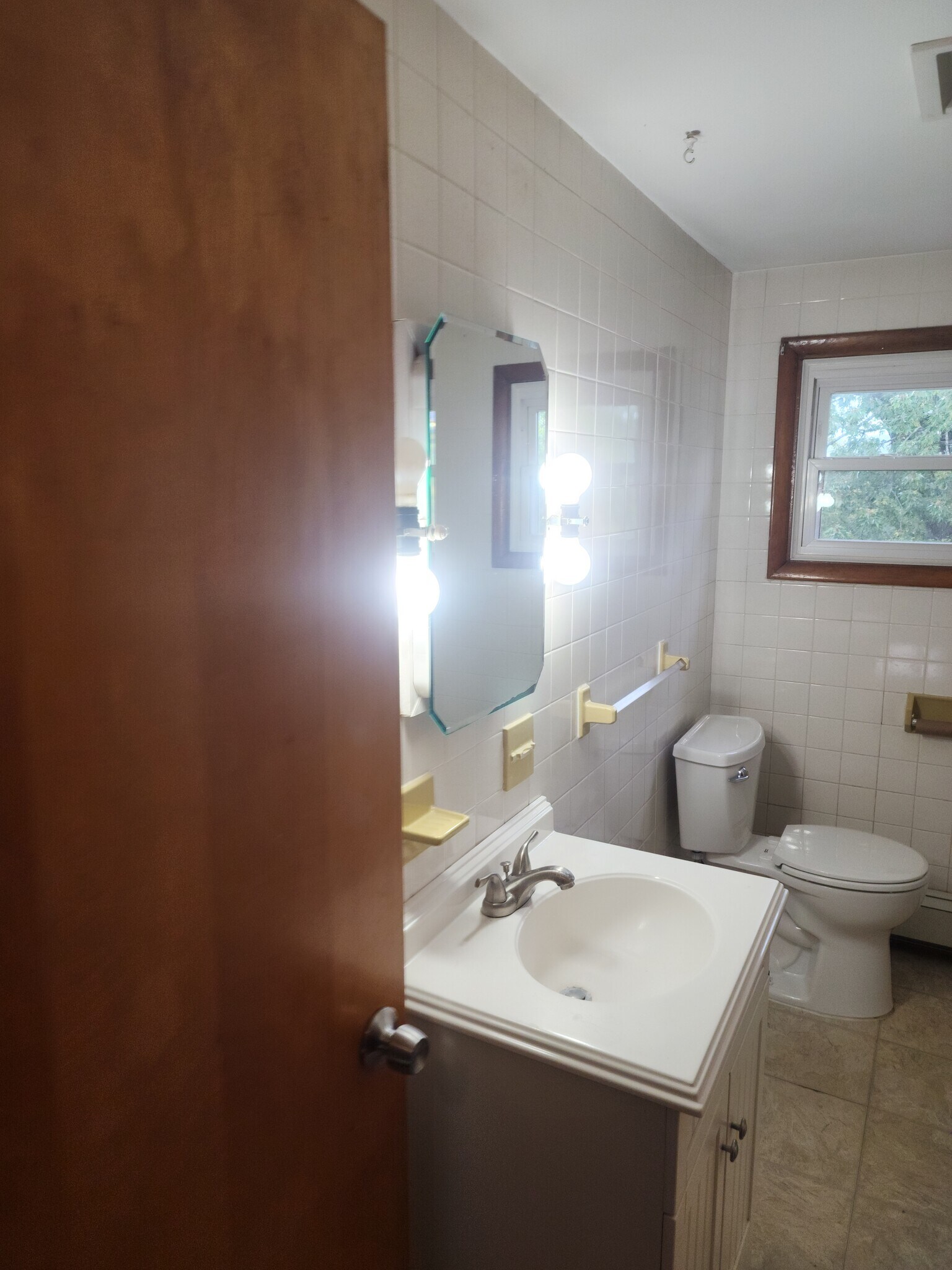Building Photo - 601 Zimmer Ave