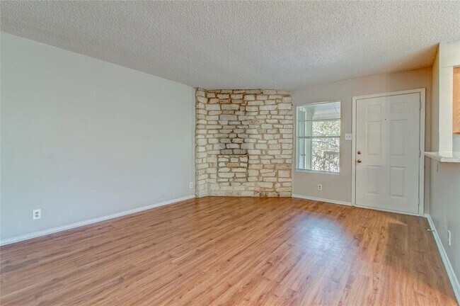 Building Photo - 400 Hedgewood Dr