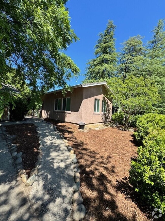 Building Photo - Spacious 1 Bedroom Mother-in-Law unit with...