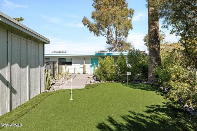 Building Photo - 7440 E Cave Creek Rd
