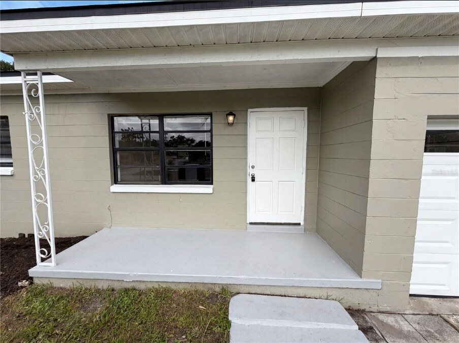 Building Photo - 702 S Solandra Dr