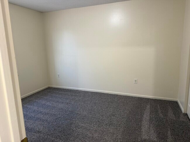 Building Photo - 212 Calumet Dr