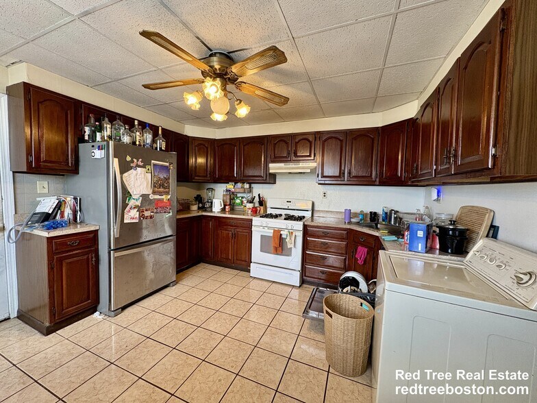 Building Photo - 116 Webster St