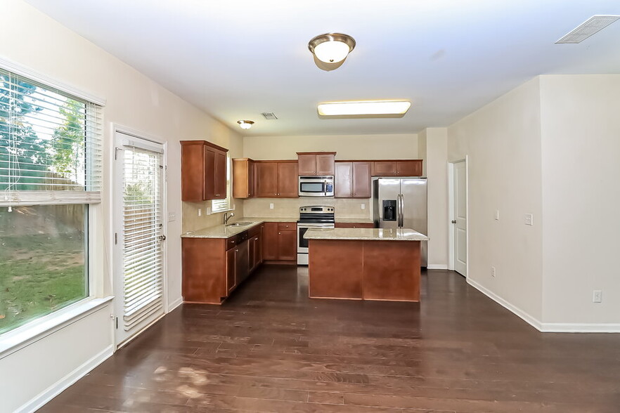 Building Photo - 360 Darbys Run Ct