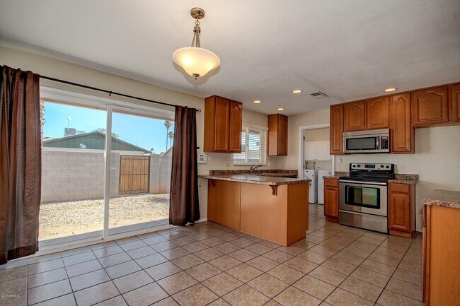 Building Photo - 65 N 132nd Pl