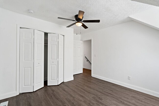 Building Photo - Fully renovated condo in Hendersonville