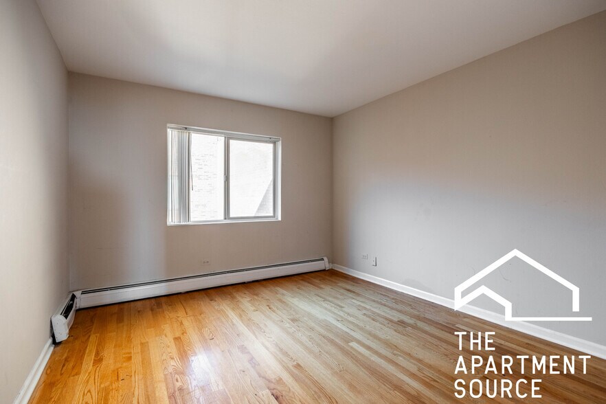 Building Photo - 5820 N Sheridan Rd