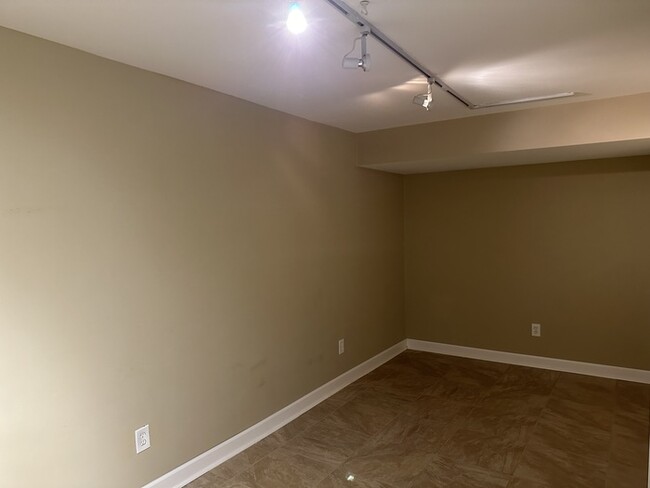 Building Photo - 2 Bedroom 1.5 Bathroom Condo in The Centra...