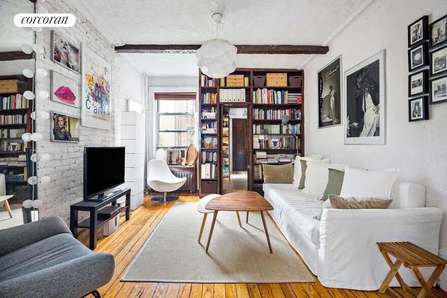 Primary Photo - 236 E 6th St