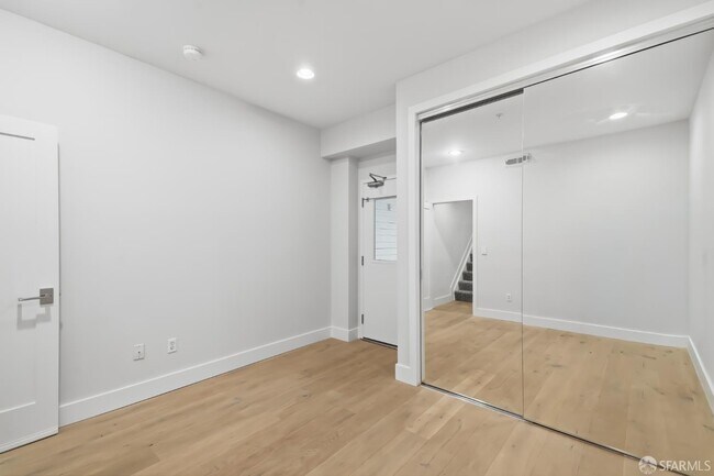 Building Photo - 425 14th St