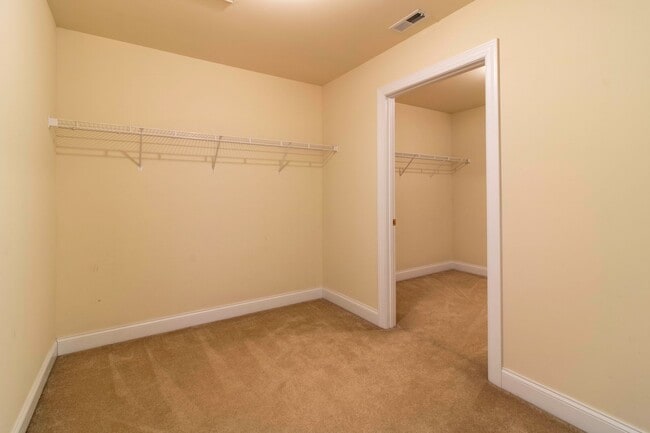 Building Photo - SHORT TERM - FURNISHED OR UNFURNISHED - SINGLE FAMILY - RBYCC