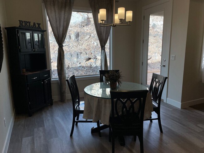 Building Photo - Great home located in Hurricane!