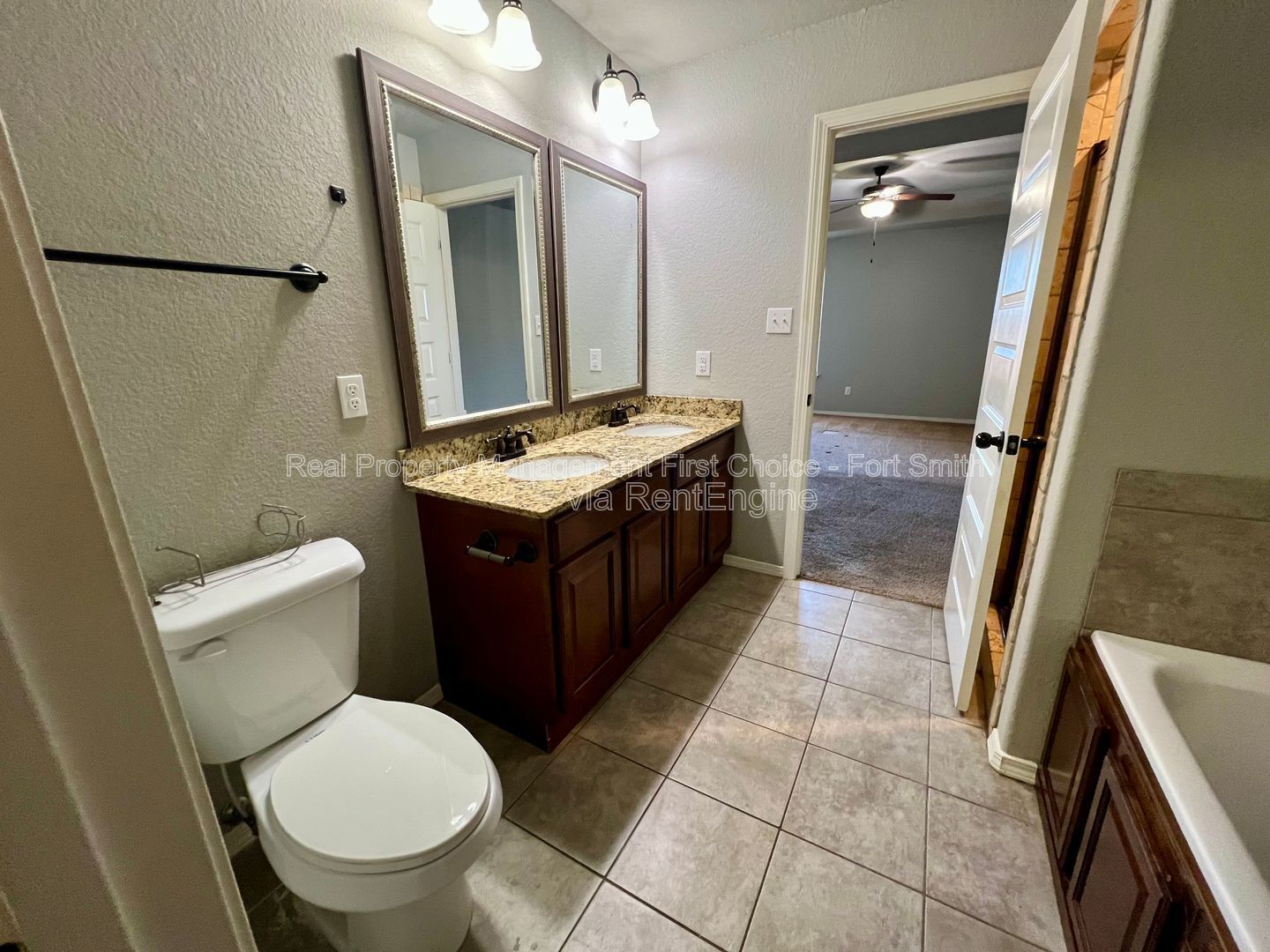 Building Photo - 423 Ridge Point Dr