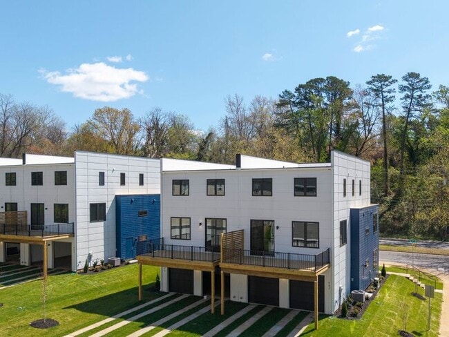 Building Photo - 981- 987 Fifth Street SW