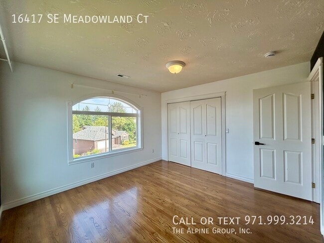 Building Photo - 16417 SE Meadowland Ct
