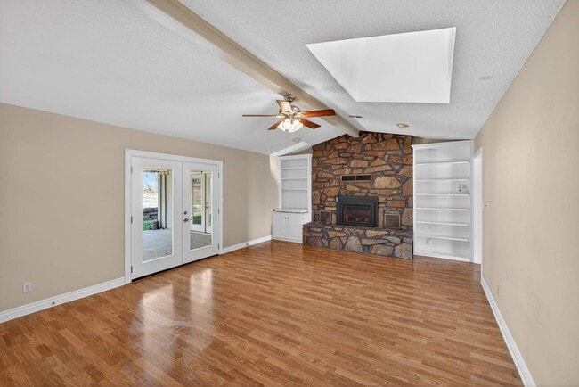 Building Photo - 1910 W 4th St S