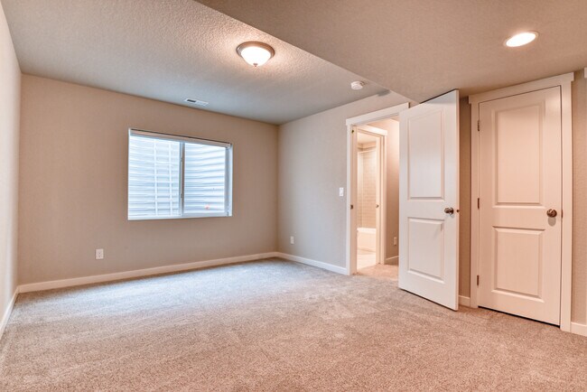 Building Photo - 4011 Ivy Hill Dr