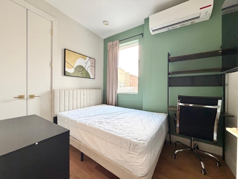 Building Photo - Nice room in a good neighborhood