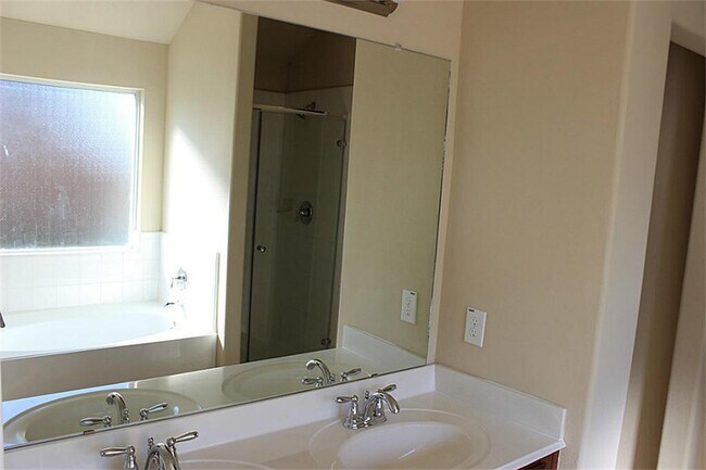 Building Photo - 2119 Mateo Park Dr