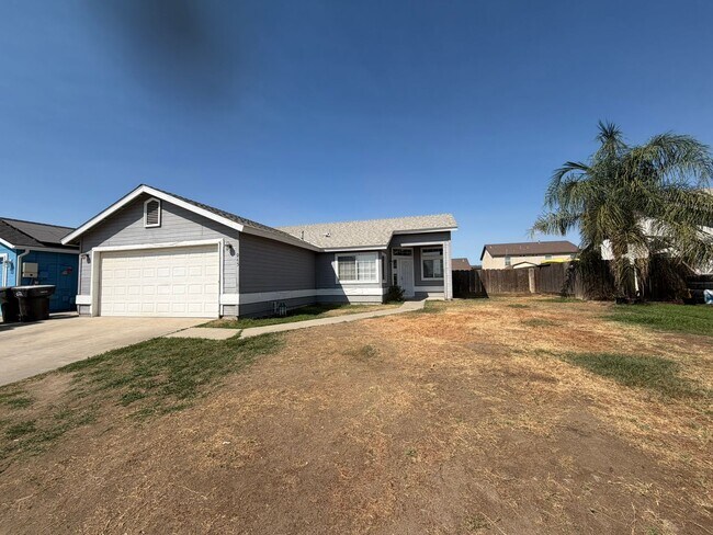 Building Photo - 945 La Dawna St