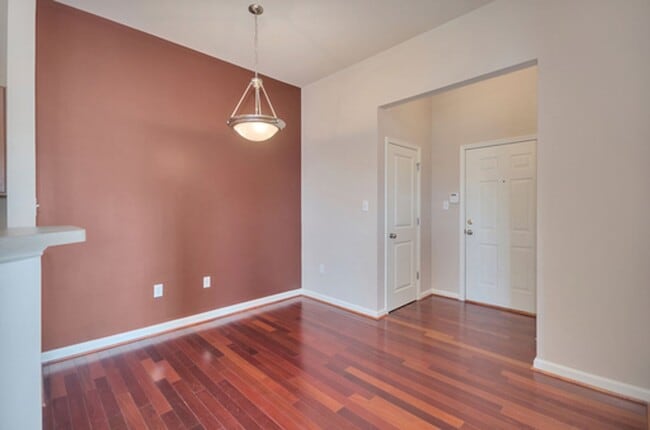 Building Photo - 715 Walker Square