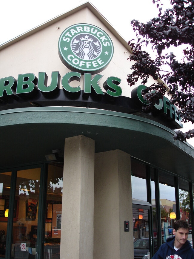 Building Photo - 540 Elm St