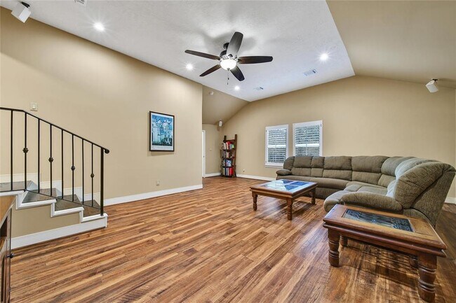 Building Photo - 1 Greenridge Forest Ct