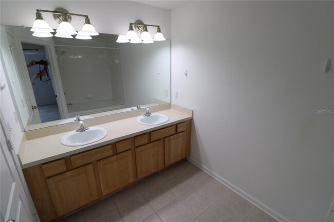 Building Photo - 4866 Pond Ridge Dr