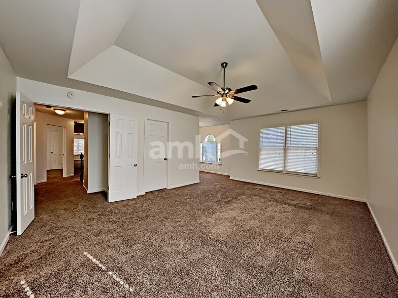 Building Photo - 204 Hunters Ter