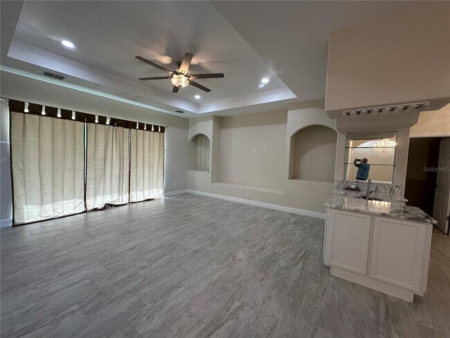 Building Photo - 5780 N Lena Dr