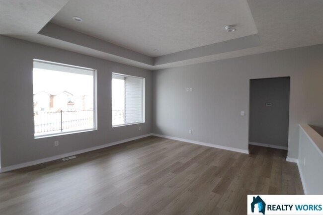 Building Photo - Charming 4-Bed 2.5-Bath Townhome