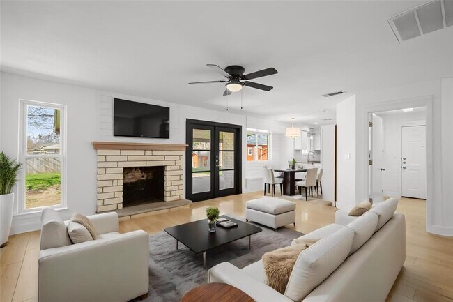 Primary Photo - 1512 W Mesa Park Dr