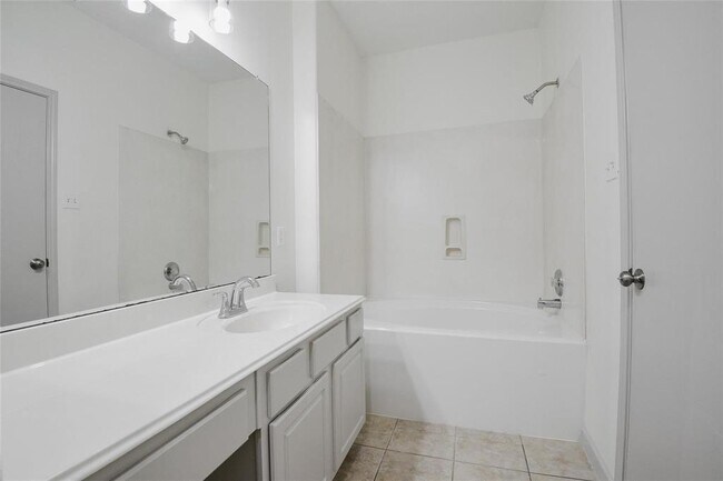 Building Photo - 6627 Stonecross Creek Ln