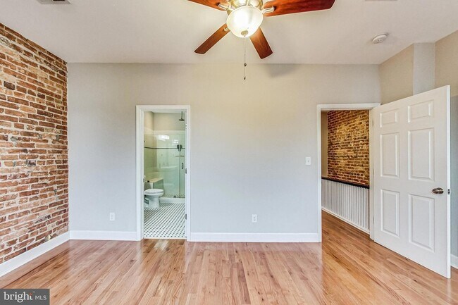 Building Photo - 627 Lamont St NW