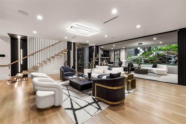 Building Photo - 4280 Shorecrest Dr
