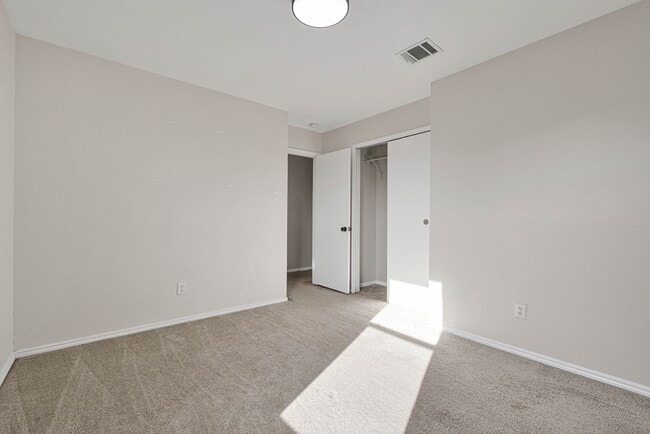 Building Photo - Charming 3 Bed 2.5 Bath Home in Wildhorse ...