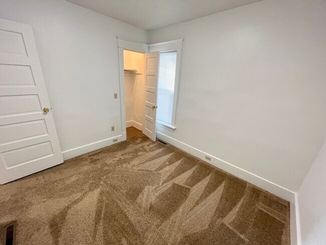 Building Photo - 306/308w2nd