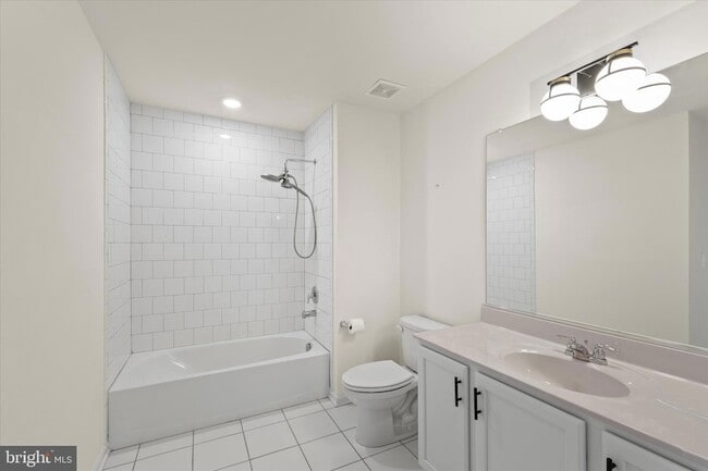 Building Photo - 5559 Trafalgar Cir