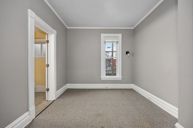 Building Photo - 647 Fairview Ave NE