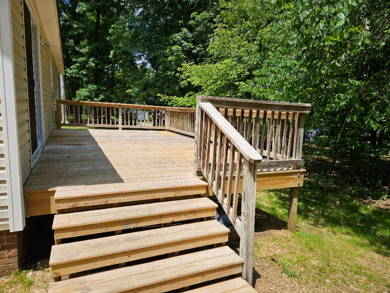 Building Photo - 3 Chanter Ct