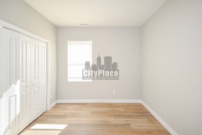 Building Photo - 2809 E Riverside Dr