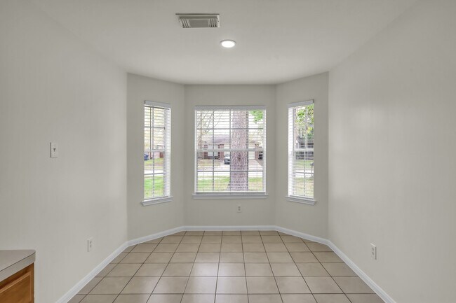 Building Photo - 28715 Fox Lynn Dr