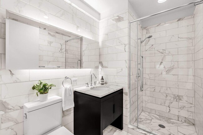 Building Photo - 225 5th Ave