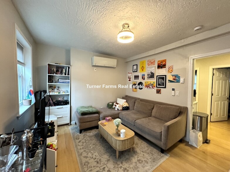 Building Photo - 91 Hudson St