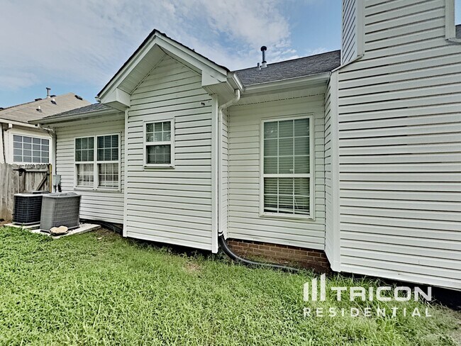 Building Photo - 104 Edgewater Ct